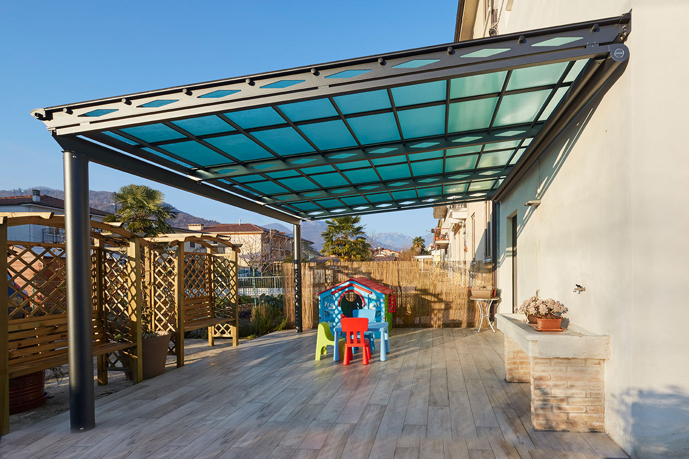 Coperture per terrazzi: verande, pergolati e tettoie per spazi esterni